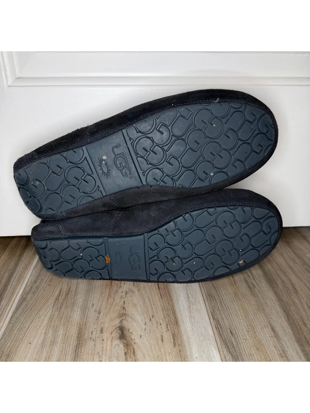 UGG Ascot Black Leather Slippers Sherpa Wool Blend Insoles Men’s Sz 15